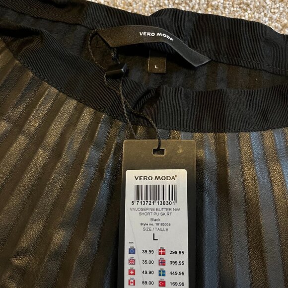 Vero Moda Pleated Mini Skirt - Picture 3 of 3